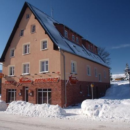 Restaurant & Penzion Avionika Kovářská Exterior foto